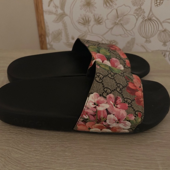 Gucci Persuit Slide Sandal - Picture 2 of 10